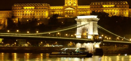 Dinner Cruise and Piano Battle Show